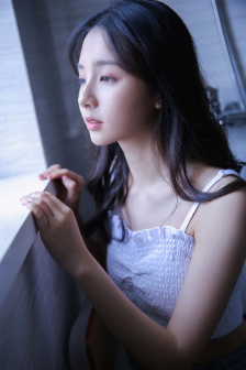 美女踩踏